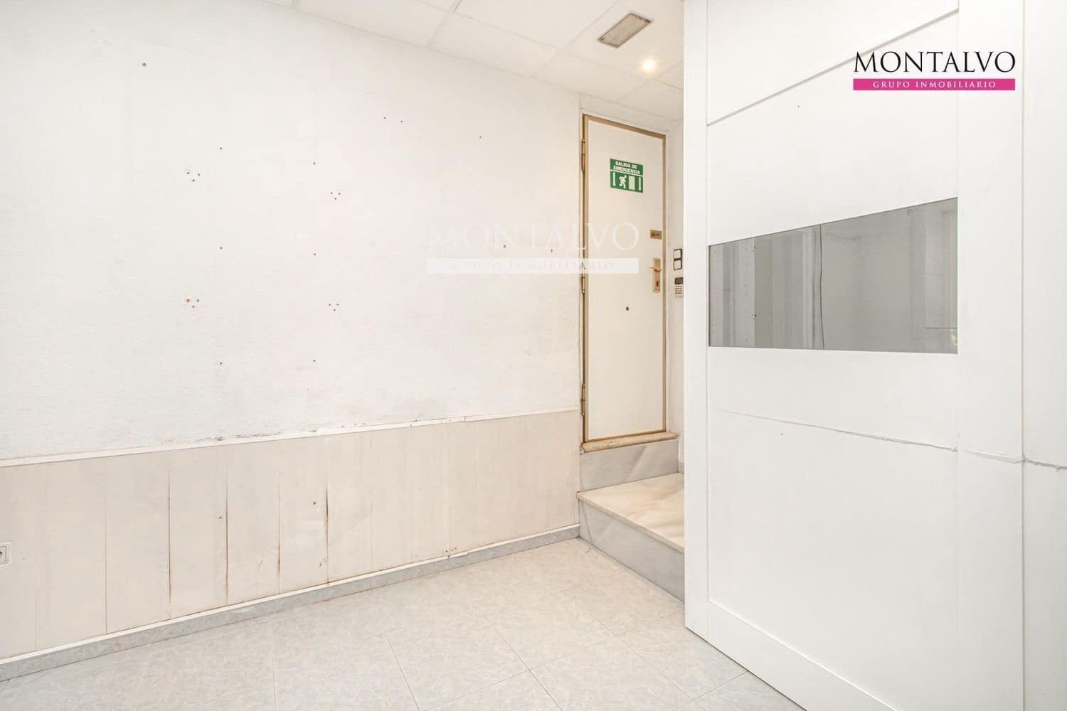 Commercial for sale in Granada city - € 132,500 (Ref: 9398878)