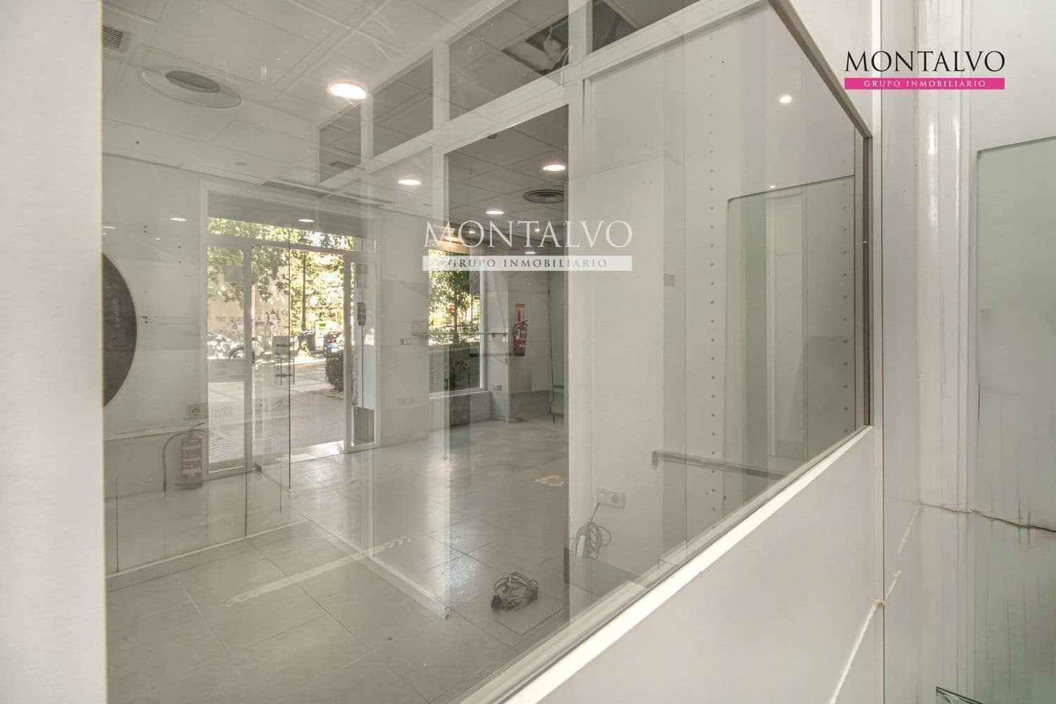 Commercial for sale in Granada city - € 132,500 (Ref: 9398878)