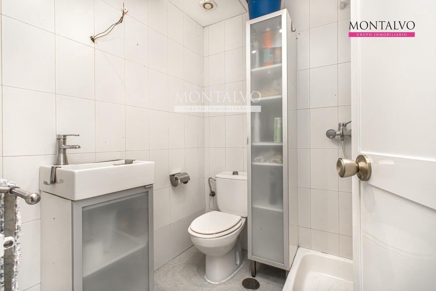 Commercial for sale in Granada city - € 132,500 (Ref: 9398878)