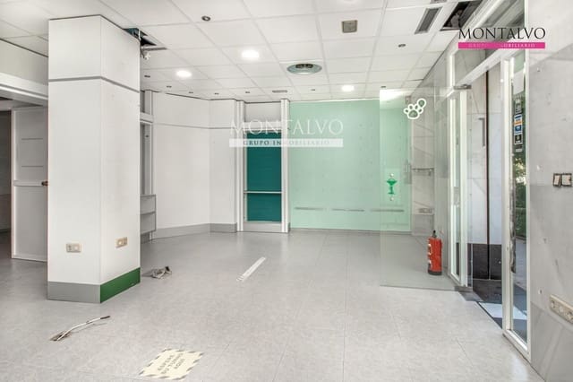 Commercial for sale in Albaicin, Granada city - € 132,500 (Ref: 9398878)