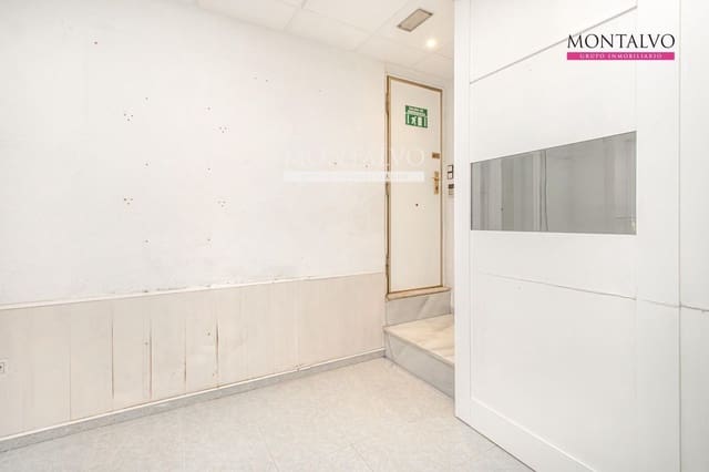 Commercial for sale in Albaicin, Granada city - € 132,500 (Ref: 9398878)