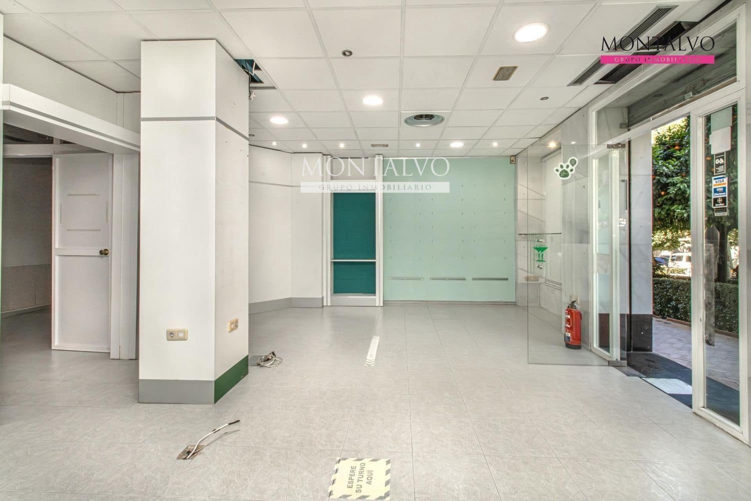 Commercial for sale in Granada city - € 132,500 (Ref: 9398878)