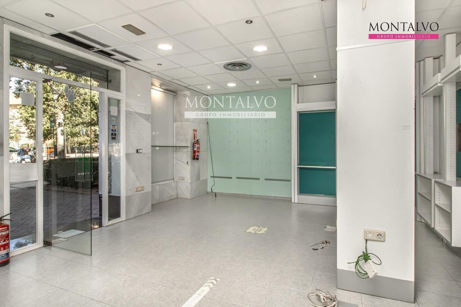Commercial for sale in Granada city - € 132,500 (Ref: 9398878)