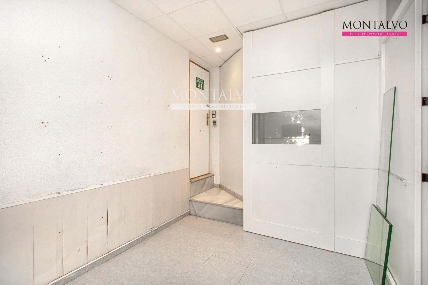 Commercial for sale in Granada city - € 132,500 (Ref: 9398878)