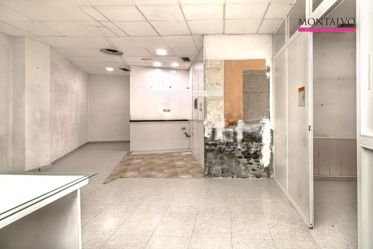 Commercial for sale in Granada city - € 132,500 (Ref: 9398878)