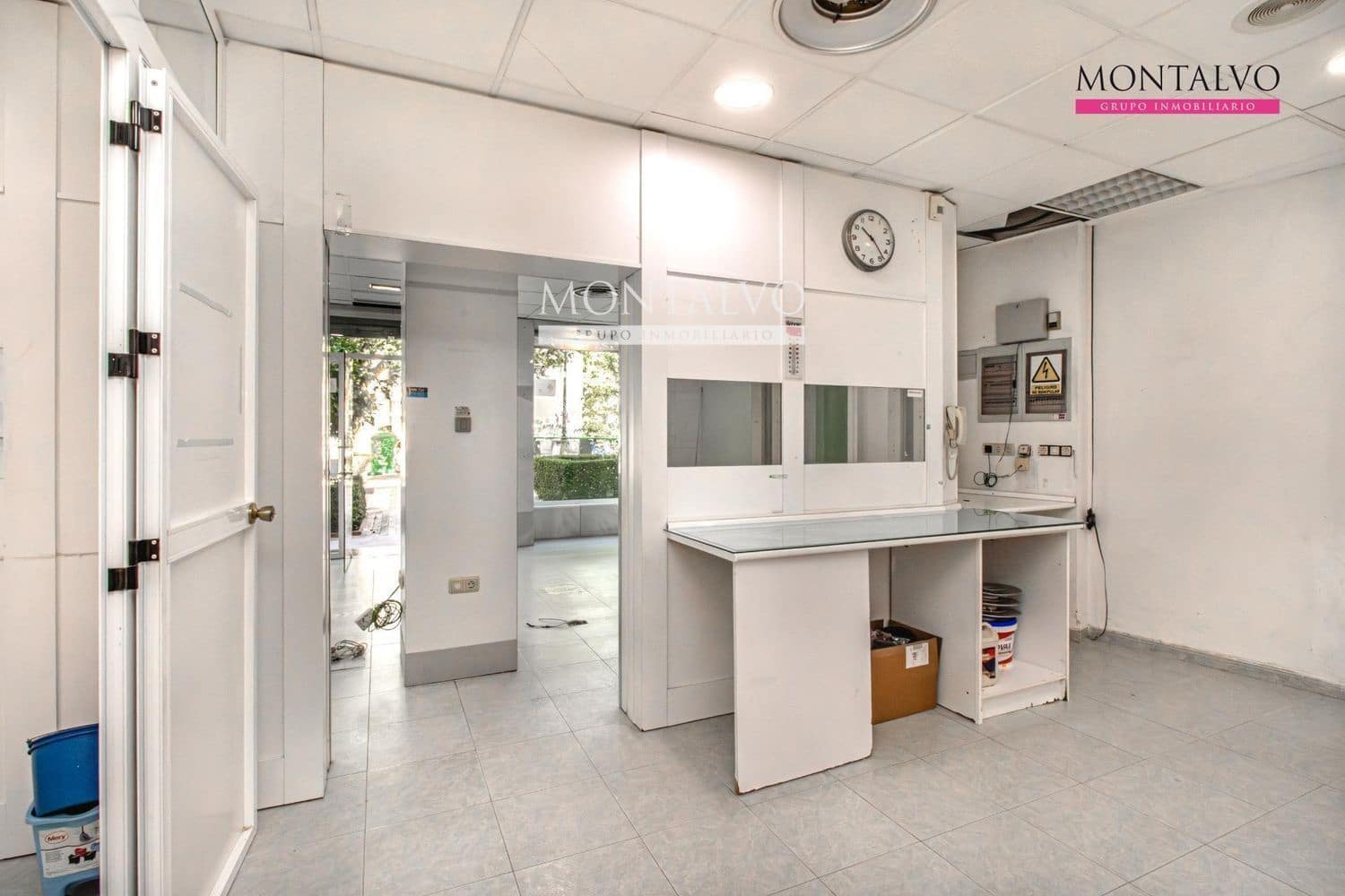 Commercial for sale in Granada city - € 132,500 (Ref: 9398878)