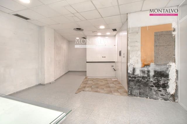 Commercial for sale in Albaicin, Granada city - € 132,500 (Ref: 9398878)