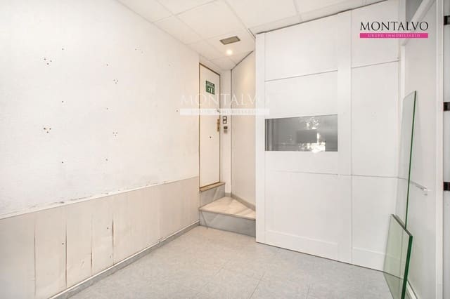 Commercial for sale in Albaicin, Granada city - € 132,500 (Ref: 9398878)