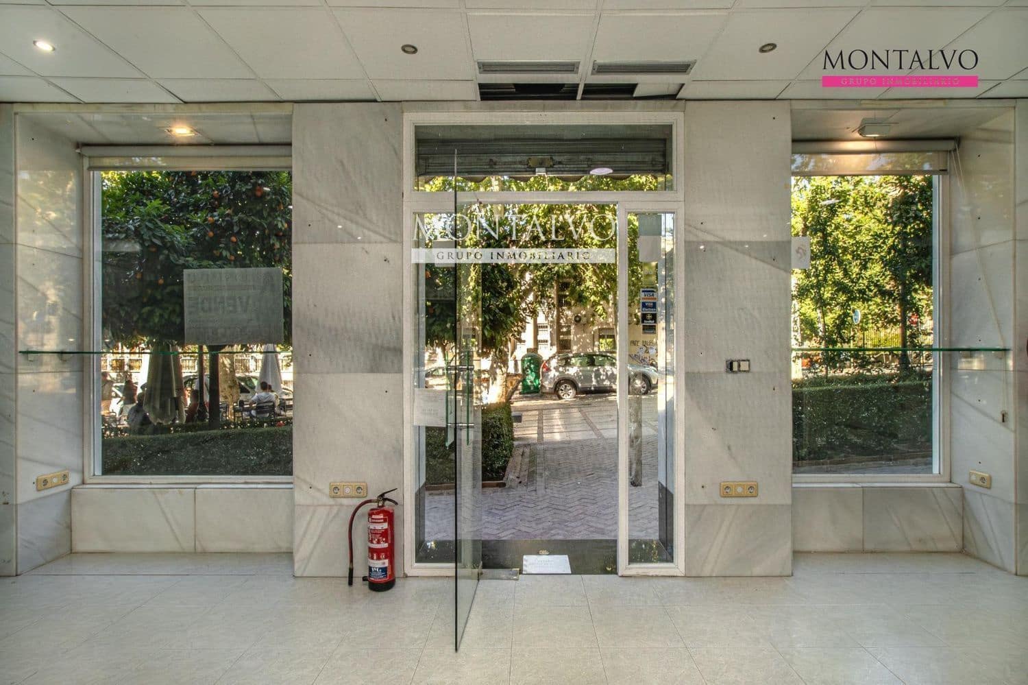 Commercial for sale in Granada city - € 132,500 (Ref: 9398878)