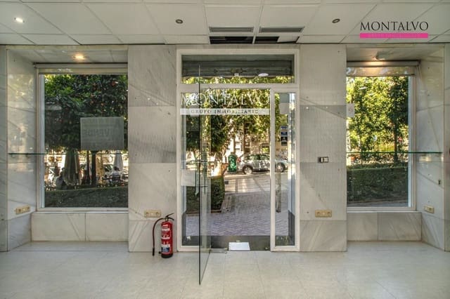 Commercial for sale in Albaicin, Granada city - € 132,500 (Ref: 9398878)