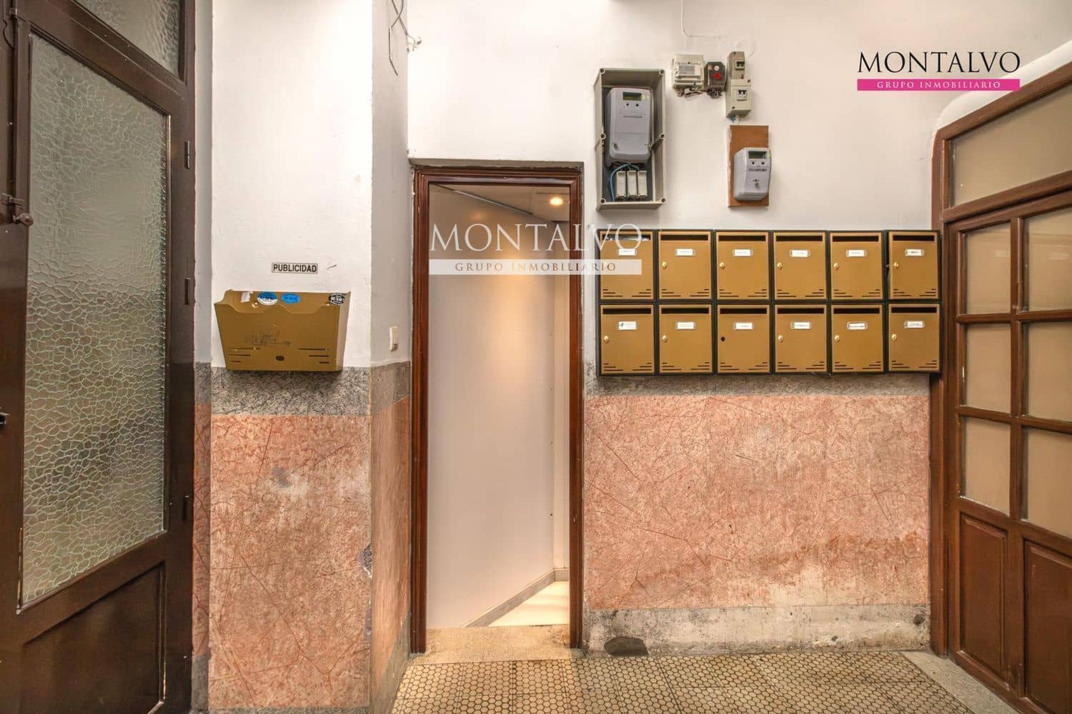 Commercial for sale in Granada city - € 132,500 (Ref: 9398878)
