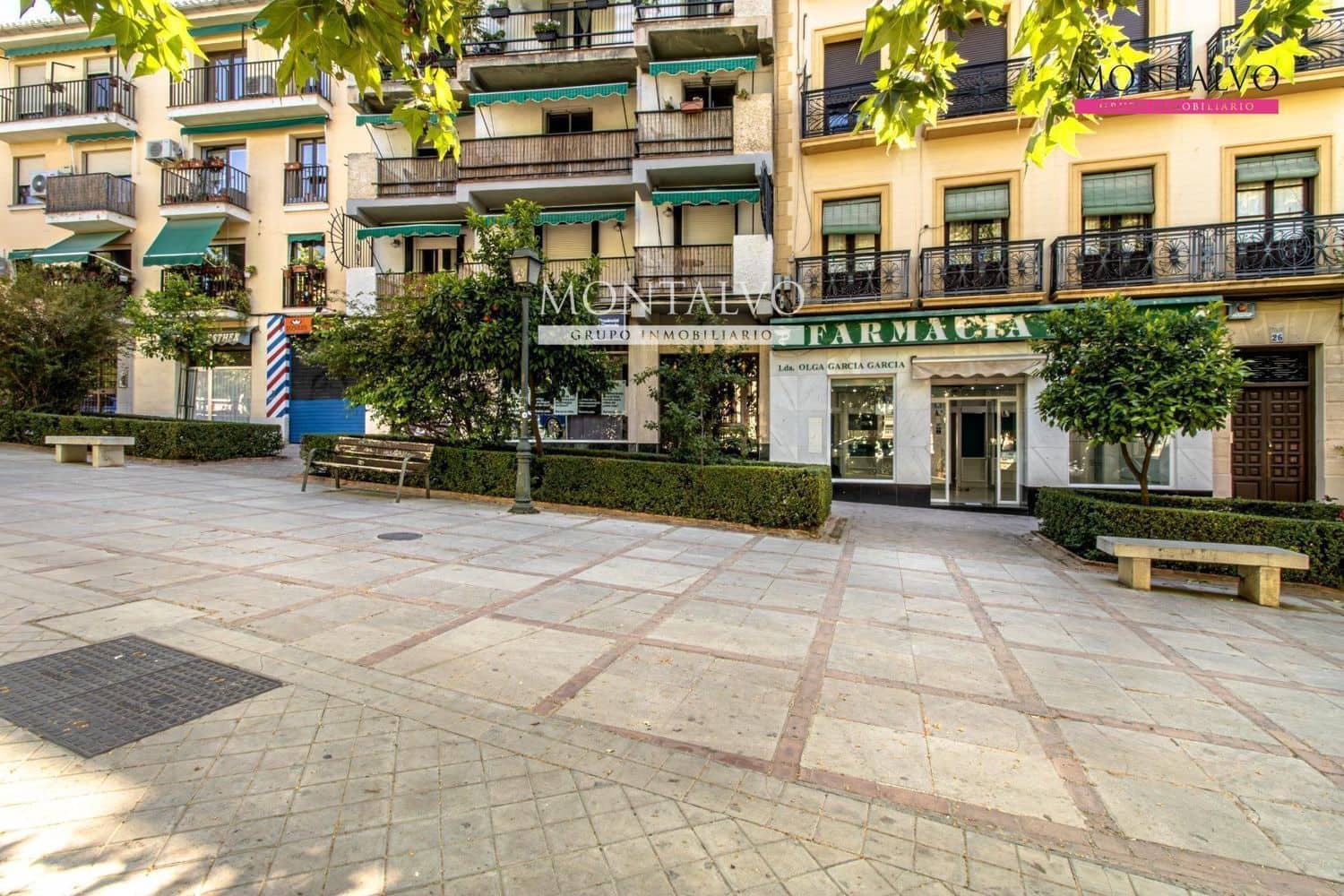 Commercial for sale in Granada city - € 132,500 (Ref: 9398878)