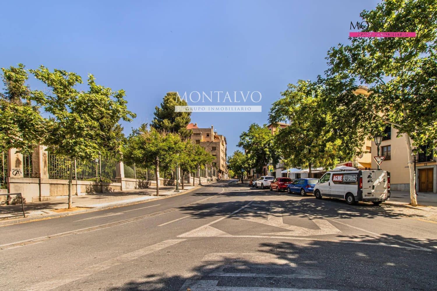 Commercial for sale in Granada city - € 132,500 (Ref: 9398878)