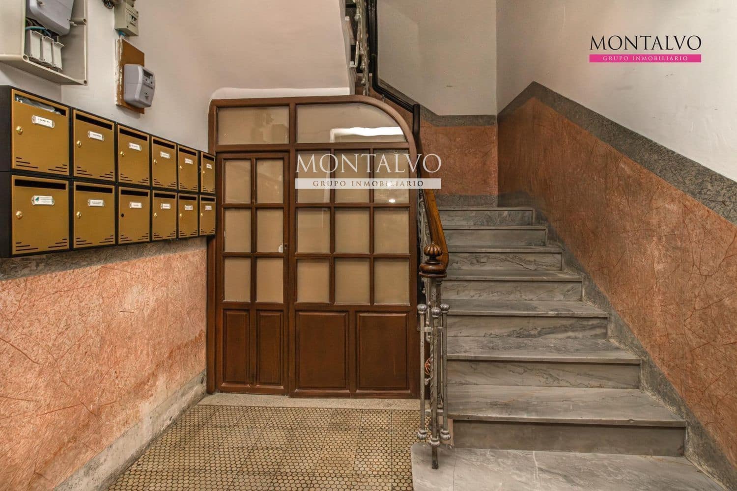 Commercial for sale in Granada city - € 132,500 (Ref: 9398878)