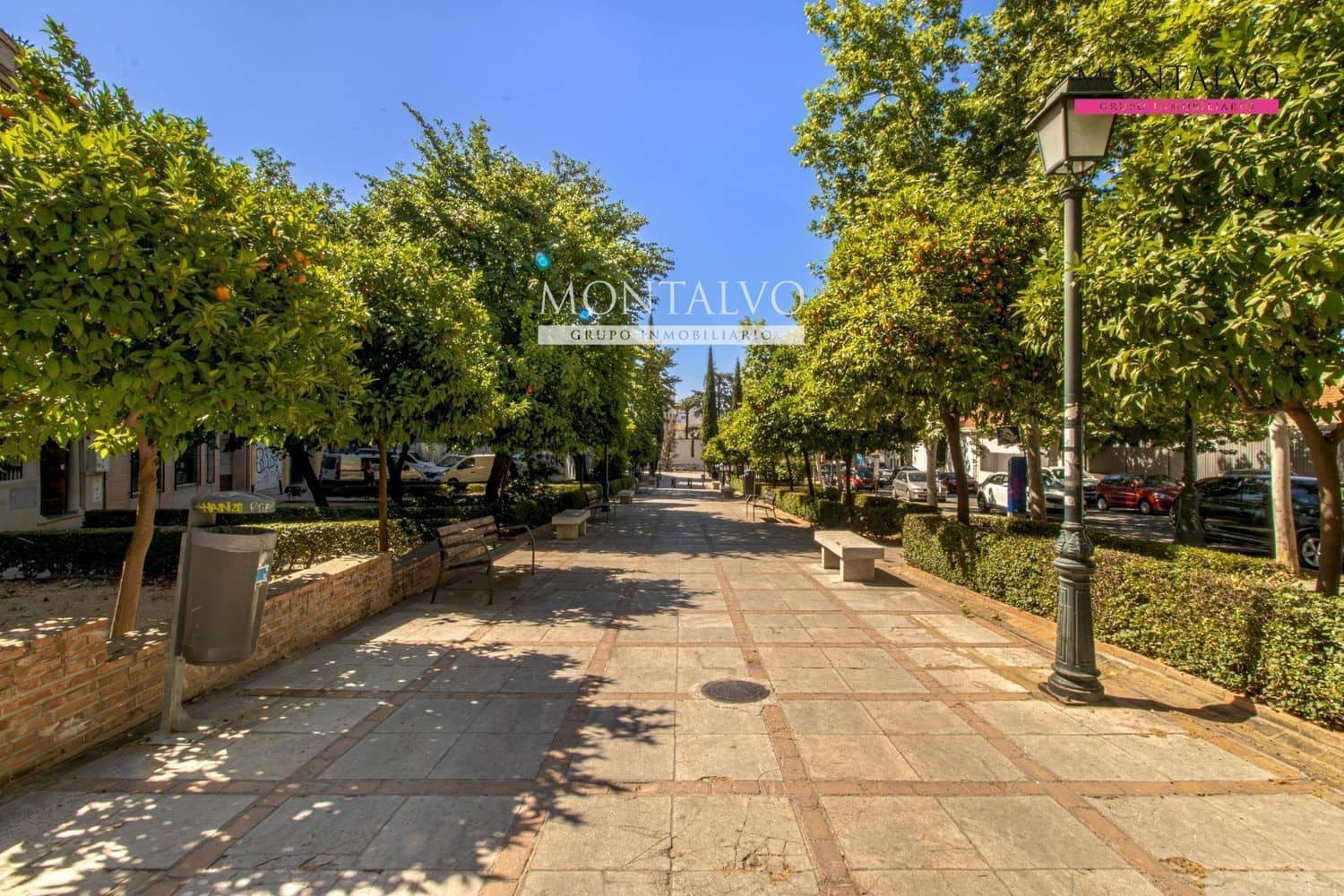 Commercial for sale in Granada city - € 132,500 (Ref: 9398878)