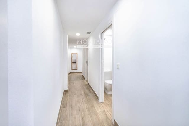 3 soveværelse Lejlighed til leje i Centro - Sagrario, Granada by - € 1.200 (Ref: 9398885)