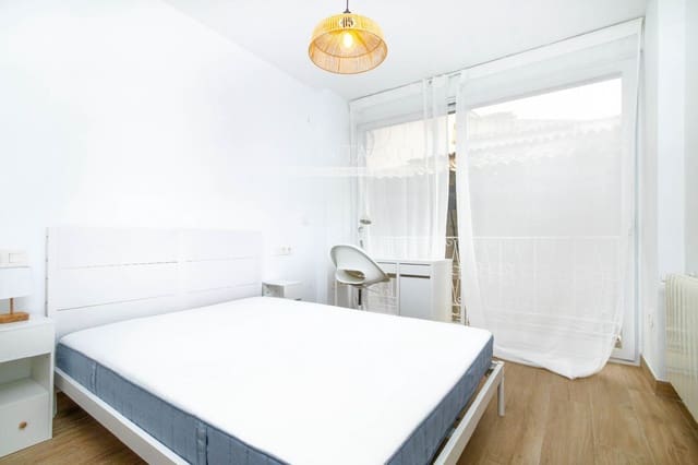 3 soveværelse Lejlighed til leje i Centro - Sagrario, Granada by - € 1.200 (Ref: 9398885)
