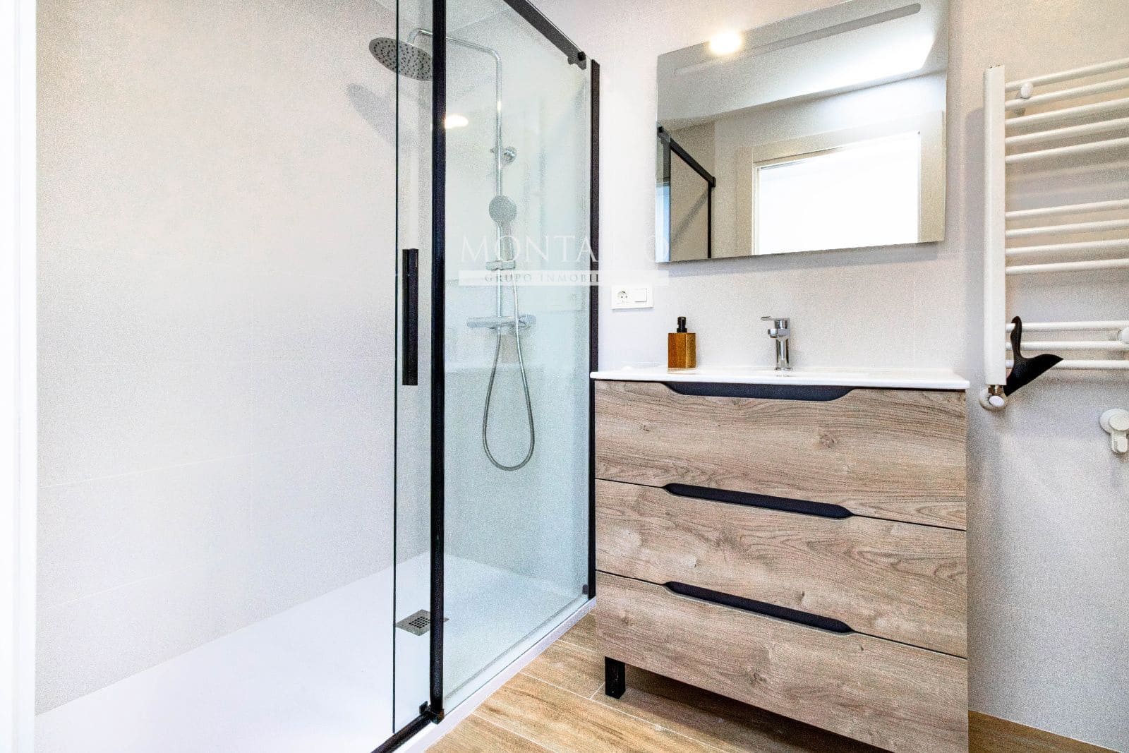 3 sypialnia Mieszkanie do wynajęcia w Miasto Grenada - 1 200 € (Ref: 9398885)