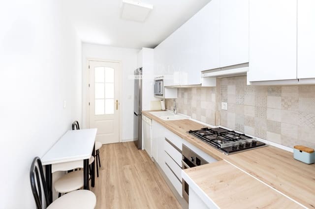 3 soveværelse Lejlighed til leje i Cerrillo de Maracena - Periodistas, Granada by med swimmingpool garage - € 770 (Ref: 9444916)