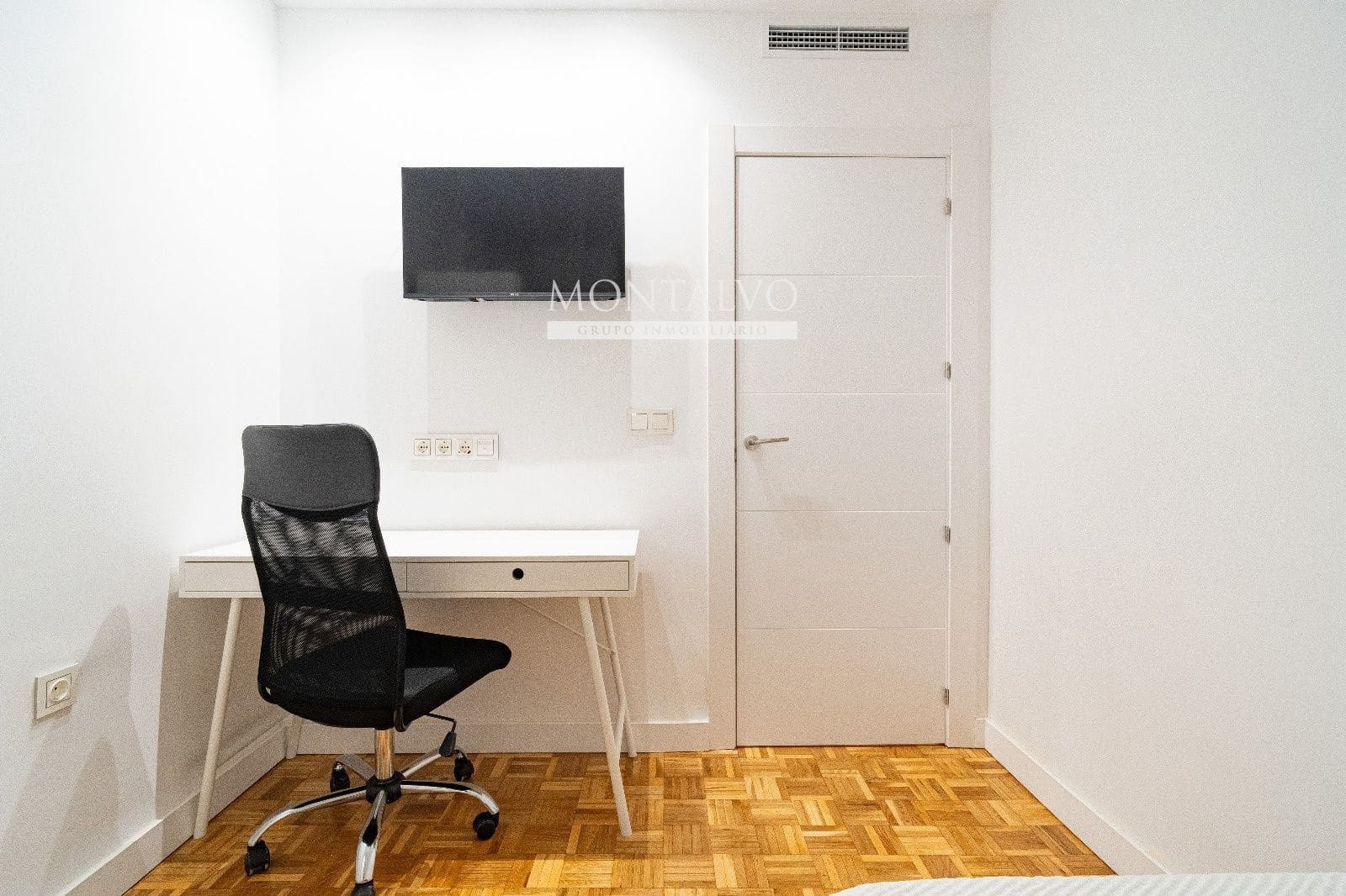 Piso de 5 habitaciones en Granada ciudad en alquiler - 1.900 € (Ref: 9523651)