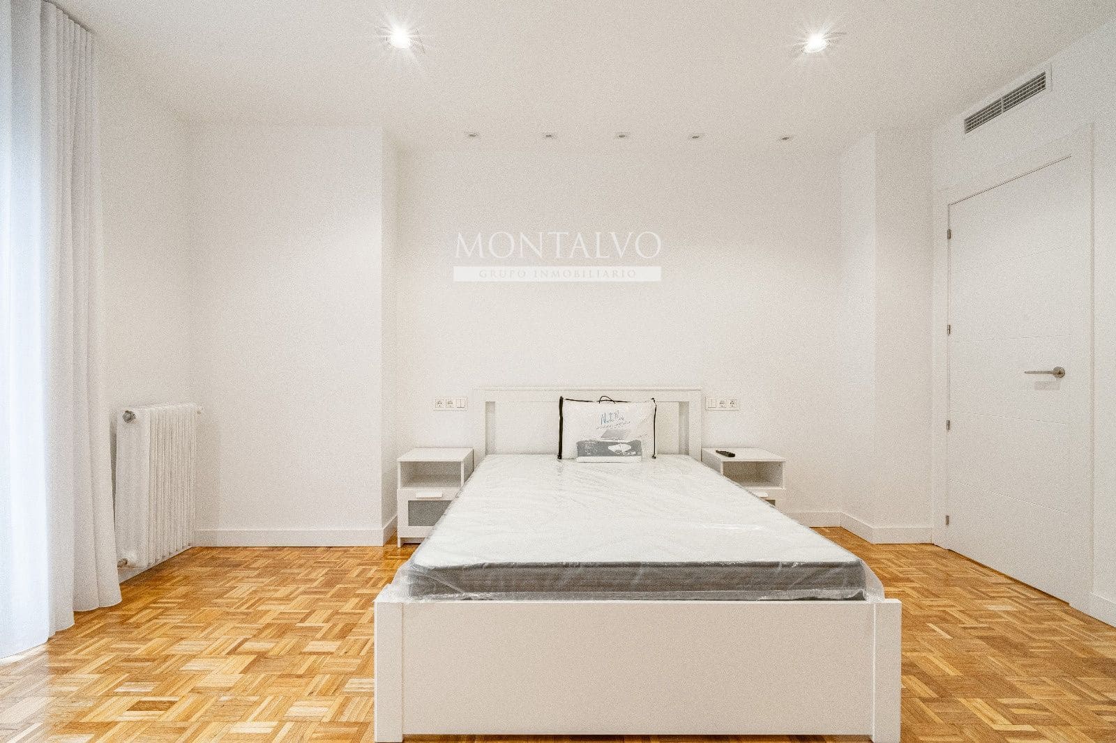 Piso de 5 habitaciones en Granada ciudad en alquiler - 1.900 € (Ref: 9523651)