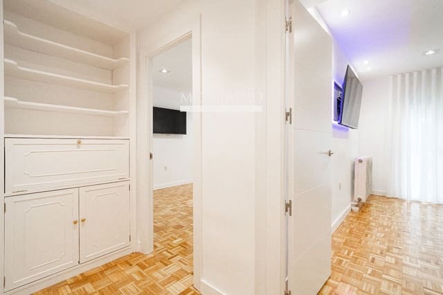 Piso de 5 habitaciones en Centro - Sagrario, Granada ciudad en alquiler - 1.900 € (Ref: 9523651)