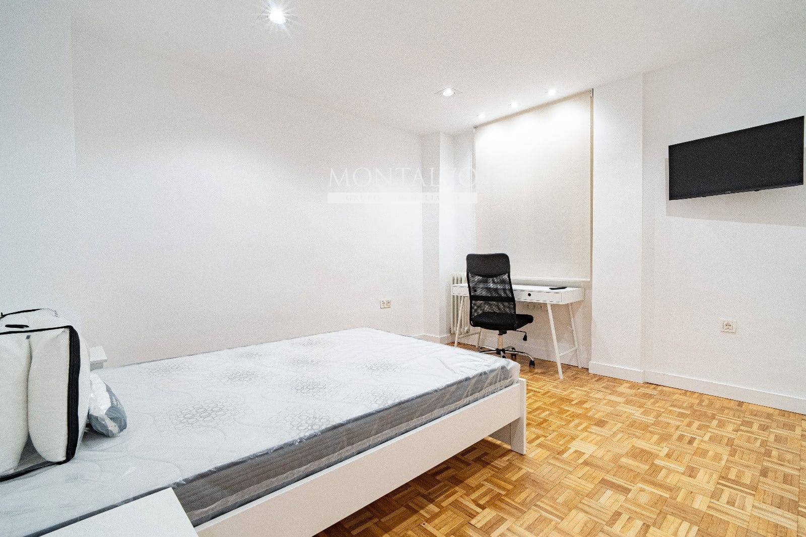 Piso de 5 habitaciones en Granada ciudad en alquiler - 1.900 € (Ref: 9523651)