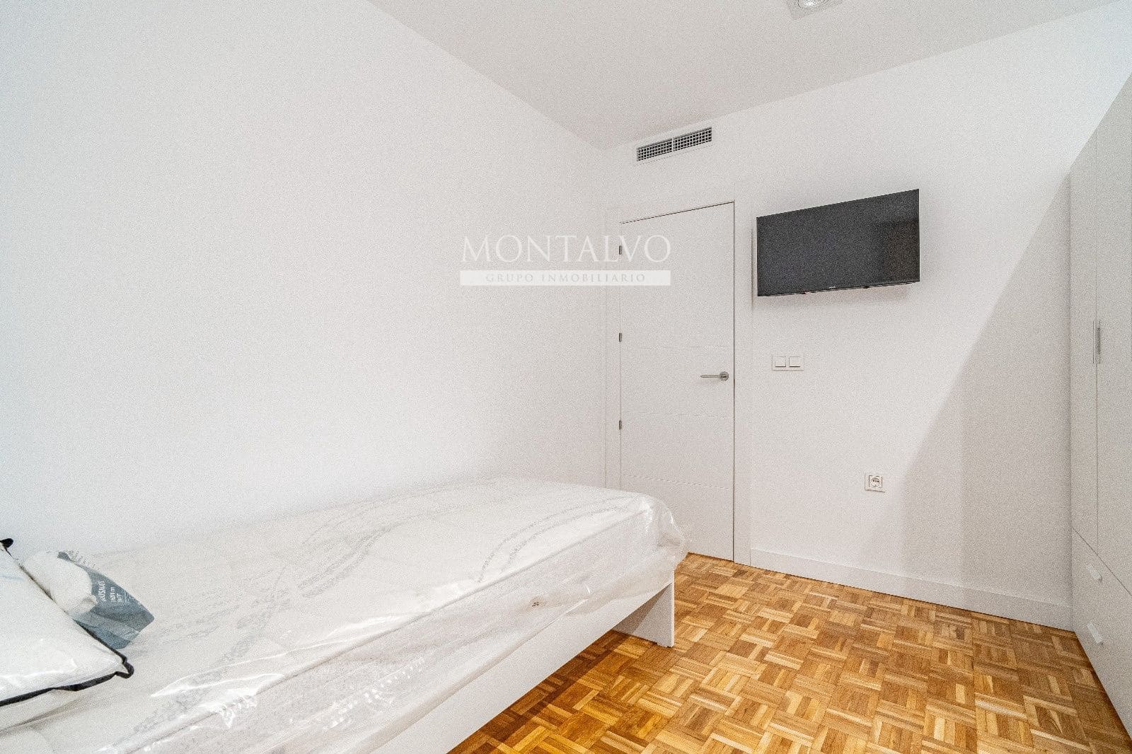 Piso de 5 habitaciones en Granada ciudad en alquiler - 1.900 € (Ref: 9523651)