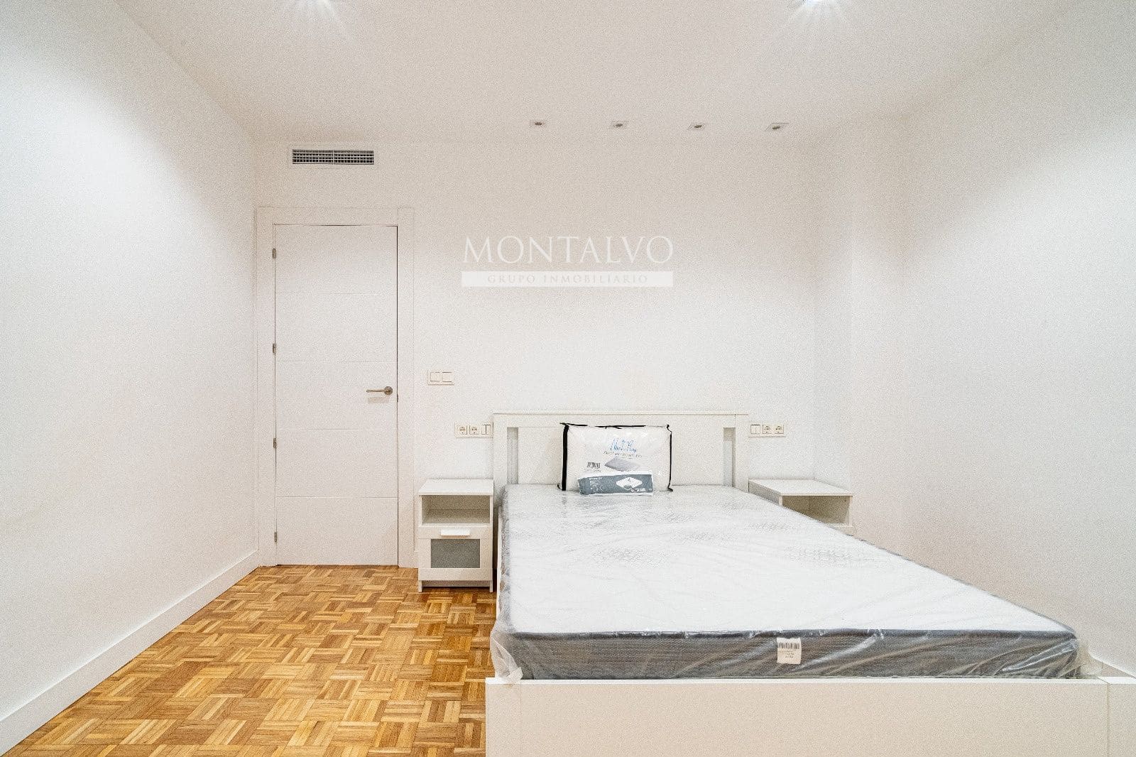 Piso de 5 habitaciones en Granada ciudad en alquiler - 1.900 € (Ref: 9523651)