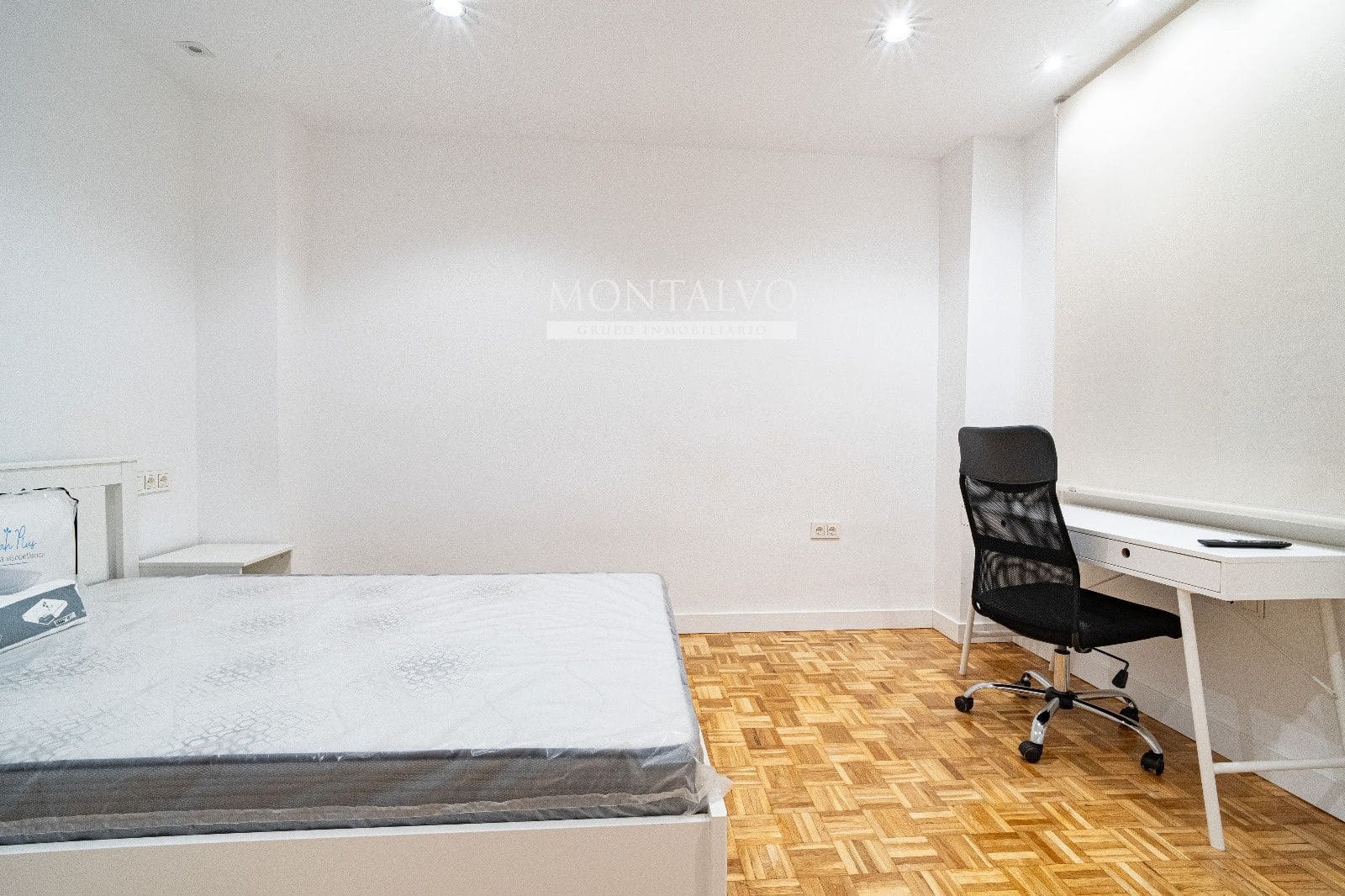 Piso de 5 habitaciones en Granada ciudad en alquiler - 1.900 € (Ref: 9523651)