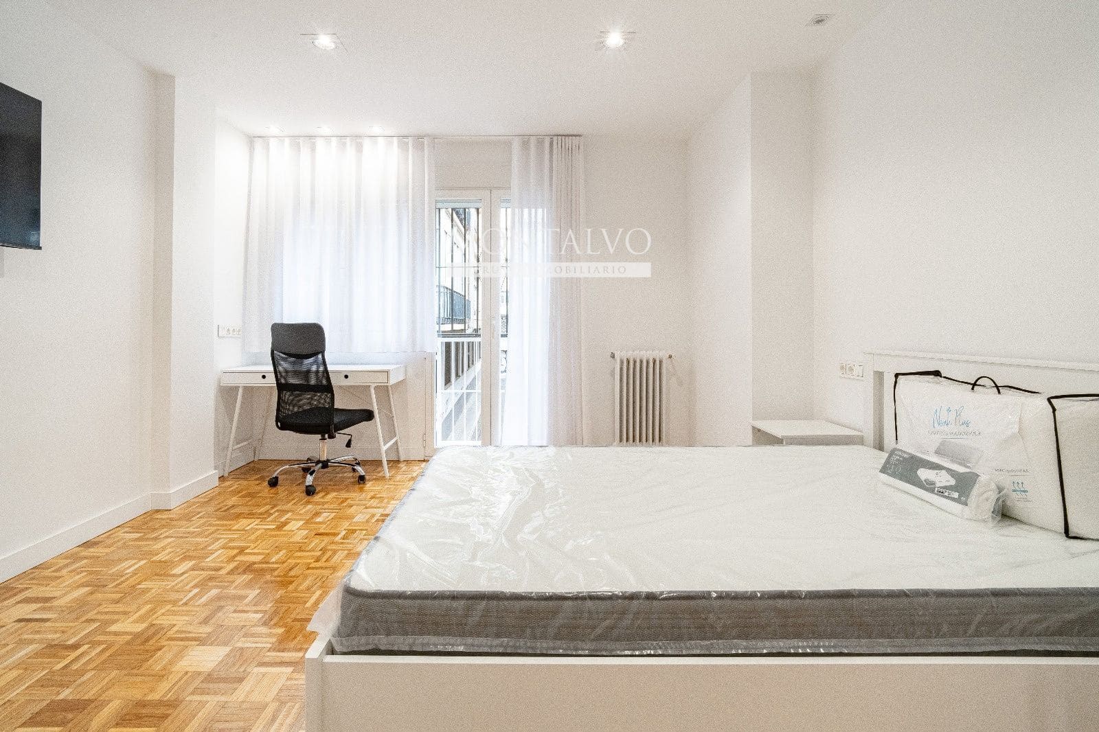 Piso de 5 habitaciones en Granada ciudad en alquiler - 1.900 € (Ref: 9523651)