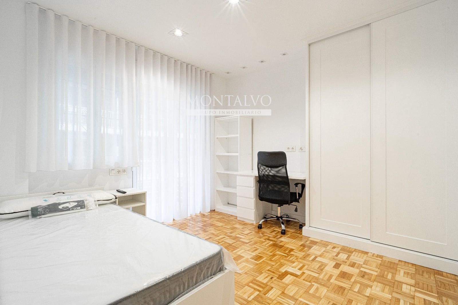 Piso de 5 habitaciones en Granada ciudad en alquiler - 1.900 € (Ref: 9523651)