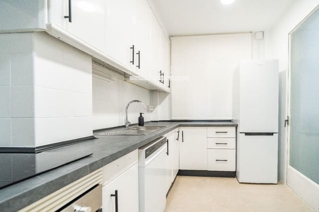 Piso de 5 habitaciones en Centro - Sagrario, Granada ciudad en alquiler - 1.900 € (Ref: 9523651)
