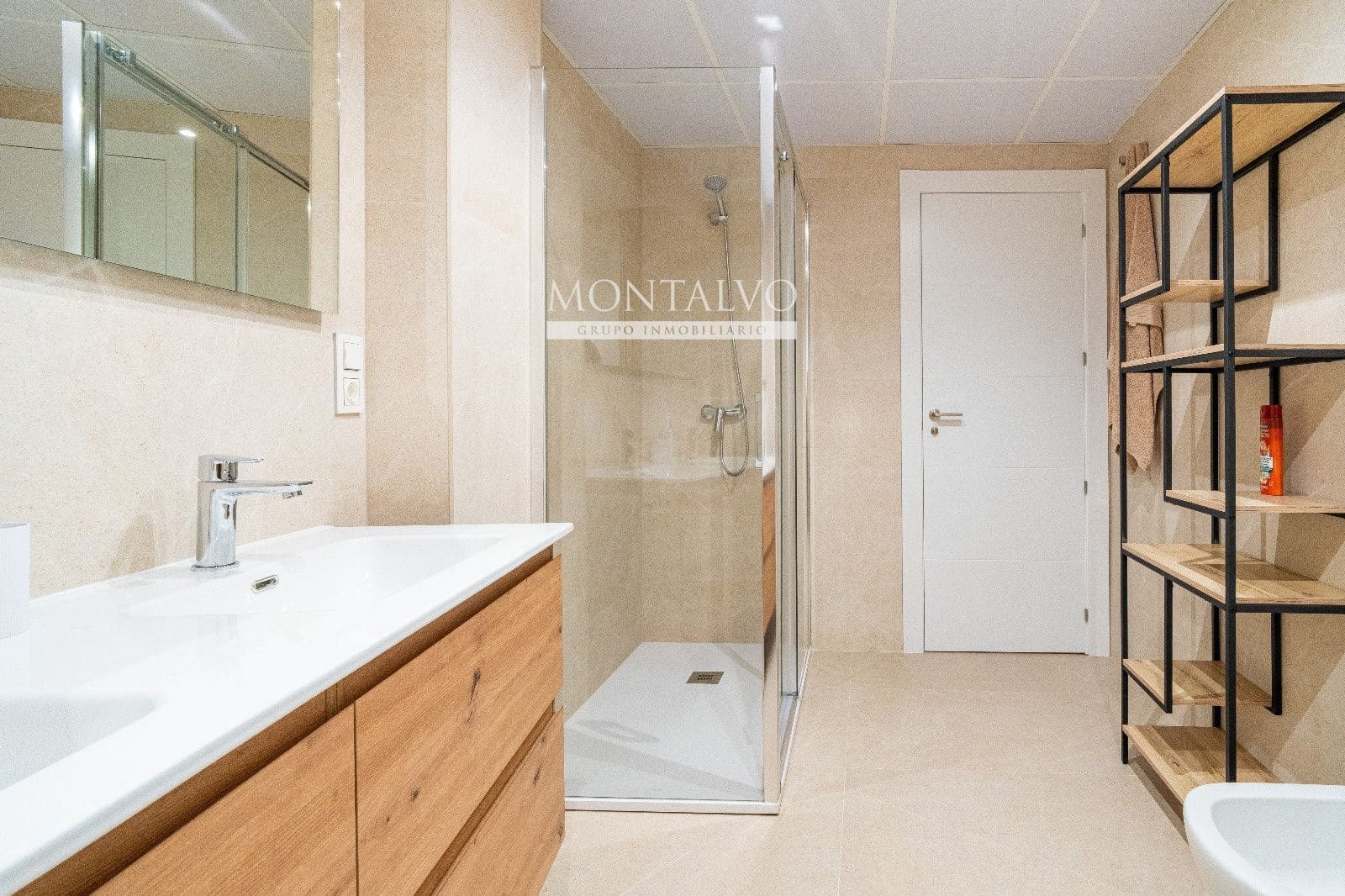 Piso de 5 habitaciones en Granada ciudad en alquiler - 1.900 € (Ref: 9523651)