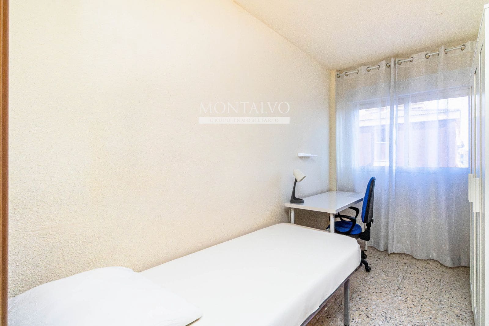 Piso de 4 habitaciones en Granada ciudad en alquiler - 850 € (Ref: 9542084)