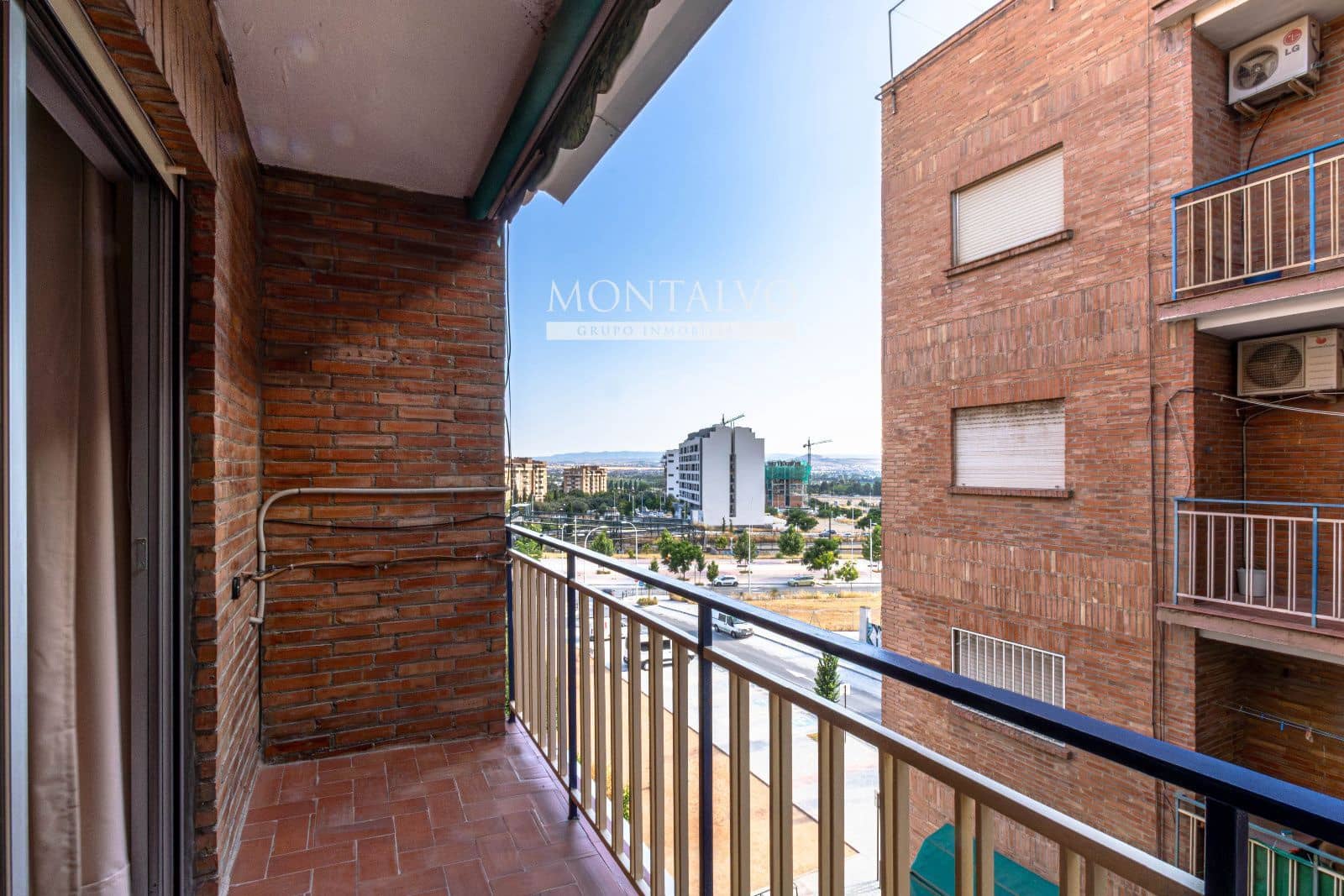 Piso de 4 habitaciones en Granada ciudad en alquiler - 850 € (Ref: 9542084)