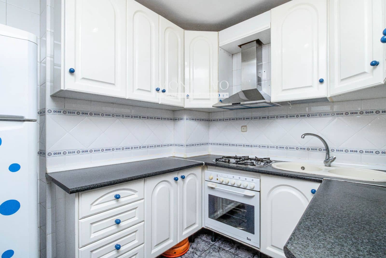 Piso de 4 habitaciones en Granada ciudad en alquiler - 850 € (Ref: 9542084)