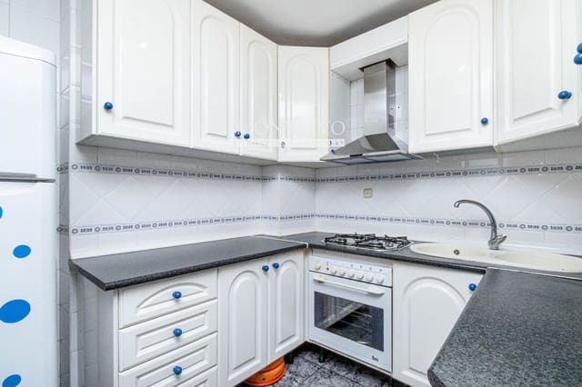 Piso de 4 habitaciones en Angustias - Chana - Encina, Granada ciudad en alquiler - 850 € (Ref: 9542084)