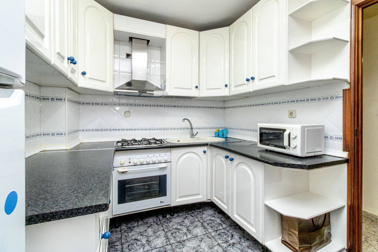 Piso de 4 habitaciones en Granada ciudad en alquiler - 850 € (Ref: 9542084)