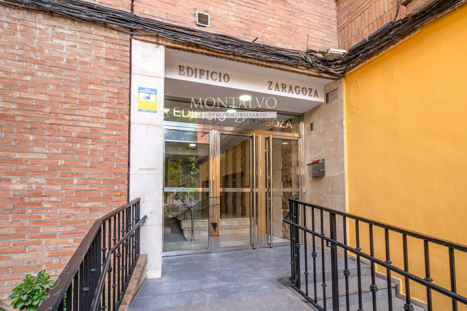 Piso de 4 habitaciones en Granada ciudad en alquiler - 850 € (Ref: 9542084)