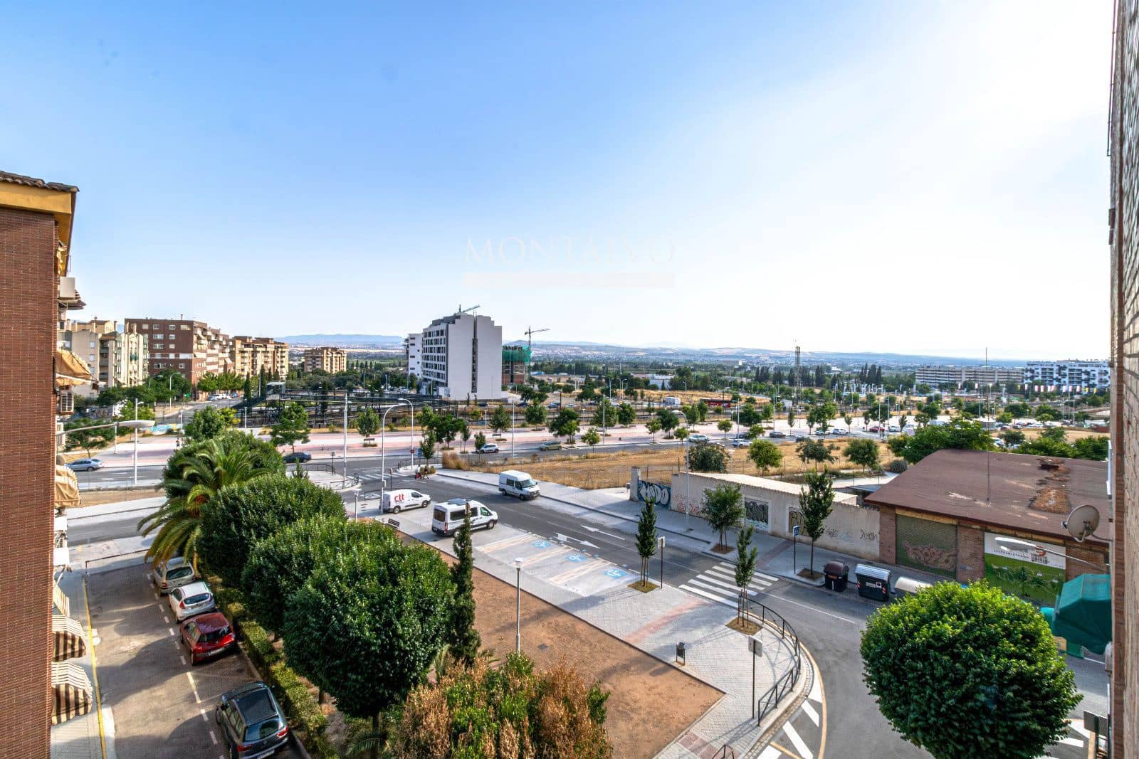 Piso de 4 habitaciones en Granada ciudad en alquiler - 850 € (Ref: 9542084)