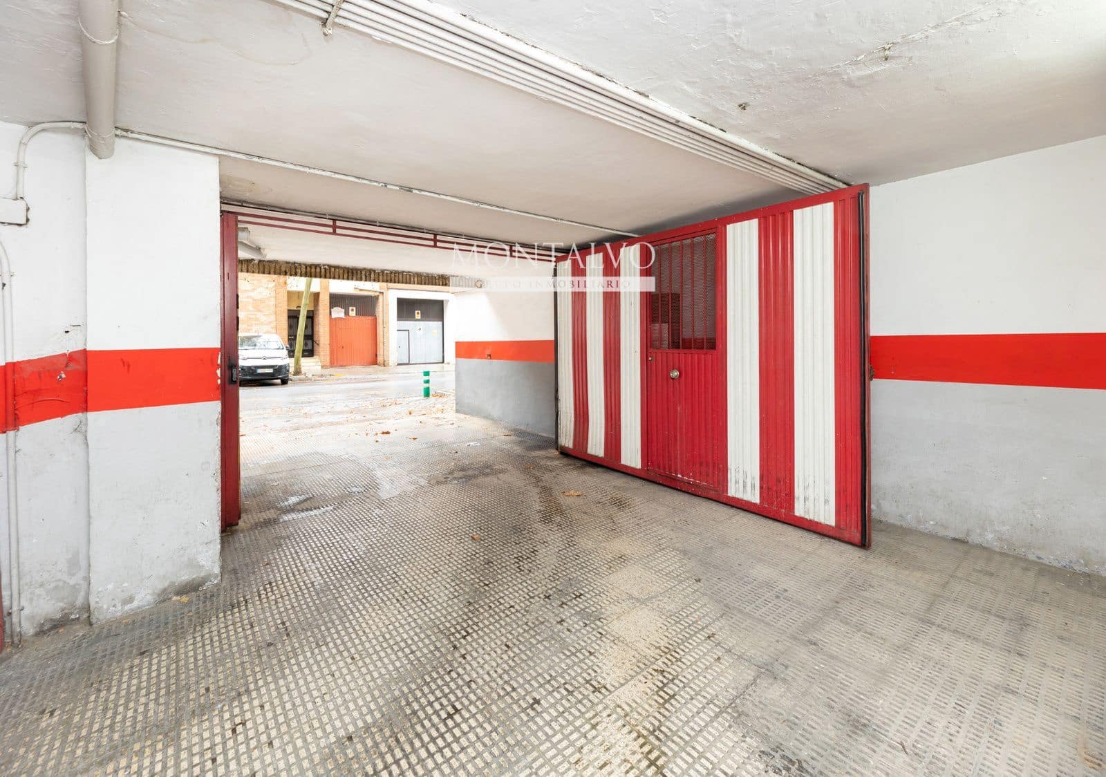 Garage till salu i Granada stad - 19 900 € (Ref: 9553180)