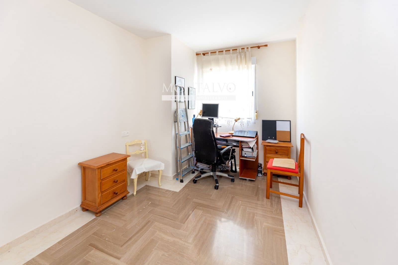 4 makuuhuone Huvila myytävänä paikassa Gojar mukana uima-altaan 
autotalli - 330 000 € (Ref: 9593151)