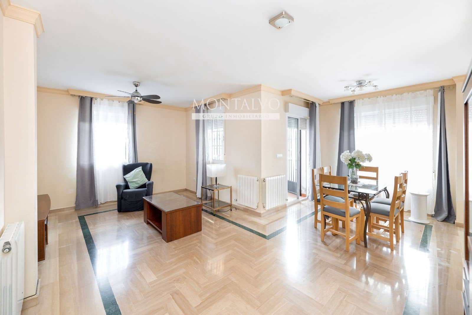 4 makuuhuone Huvila myytävänä paikassa Gojar mukana uima-altaan 
autotalli - 330 000 € (Ref: 9593151)