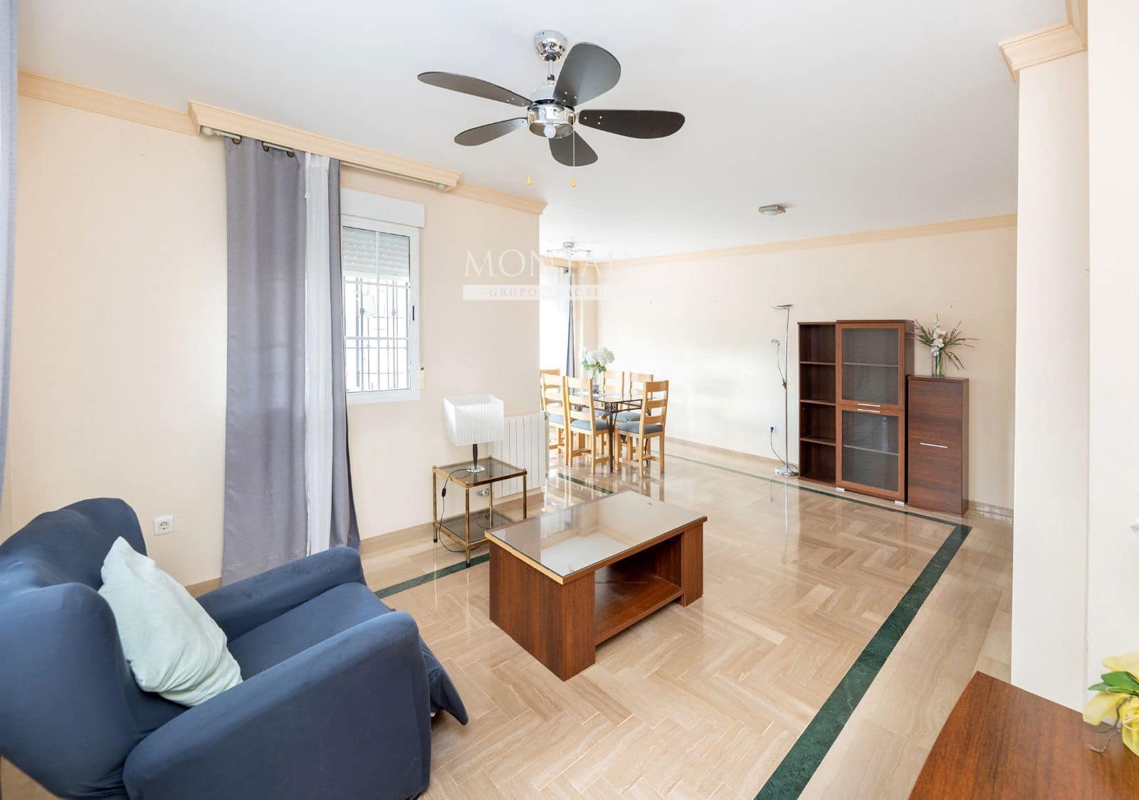 4 makuuhuone Huvila myytävänä paikassa Gojar mukana uima-altaan 
autotalli - 330 000 € (Ref: 9593151)