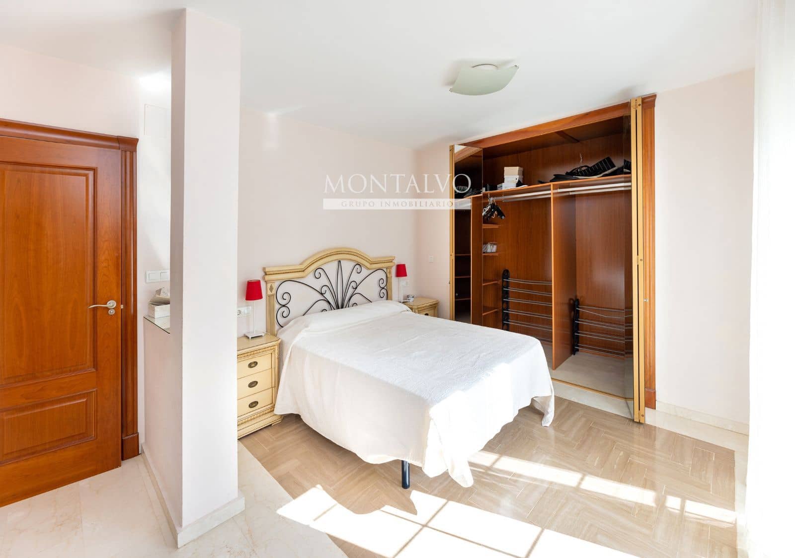 4 makuuhuone Huvila myytävänä paikassa Gojar mukana uima-altaan 
autotalli - 330 000 € (Ref: 9593151)