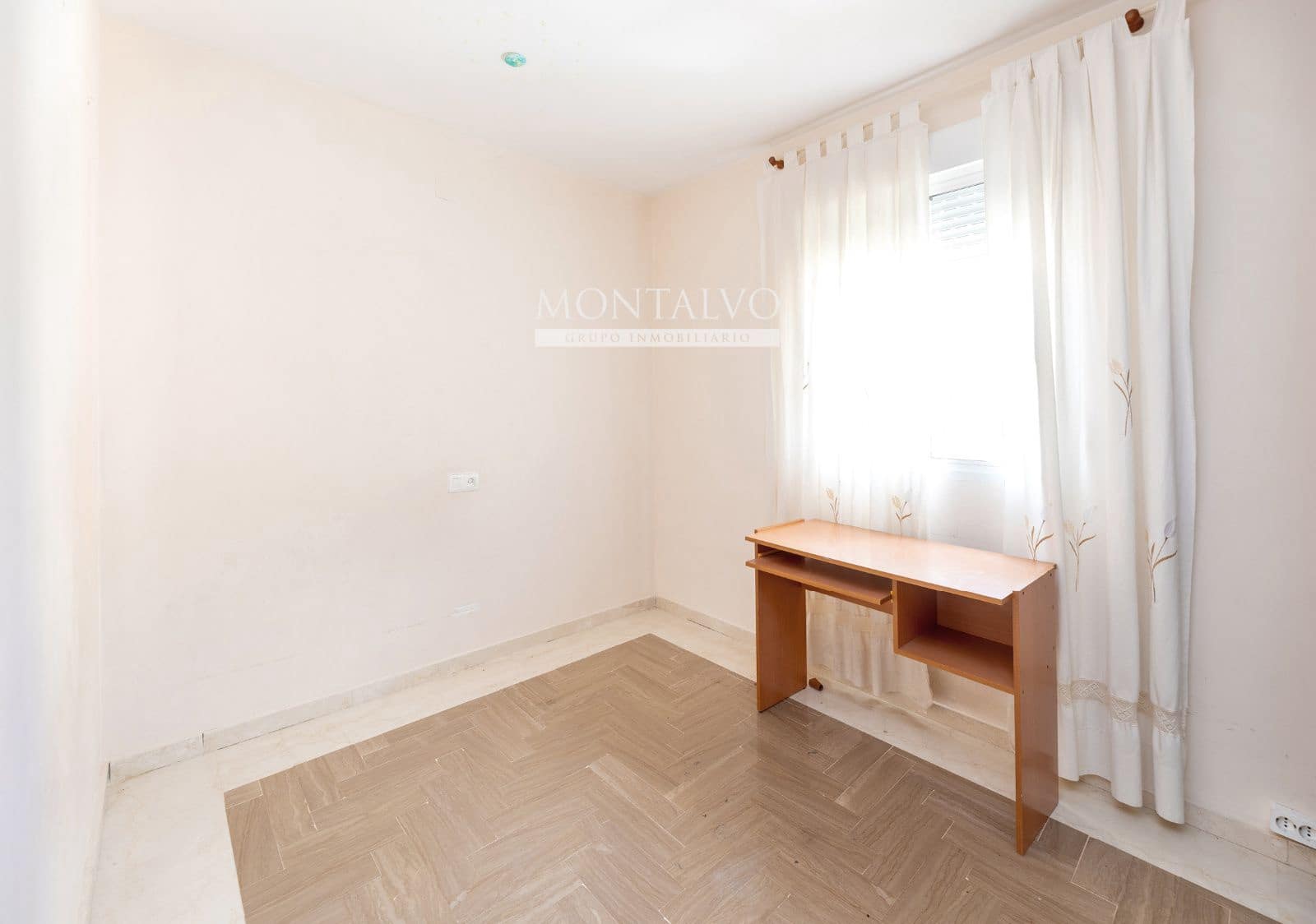 4 makuuhuone Huvila myytävänä paikassa Gojar mukana uima-altaan 
autotalli - 330 000 € (Ref: 9593151)