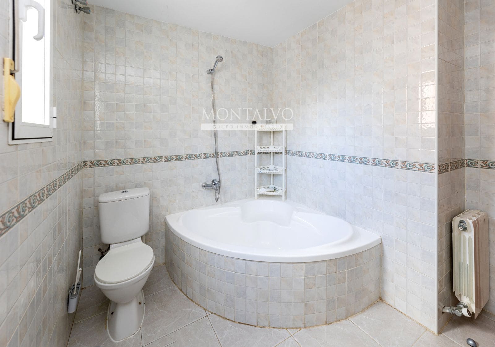 4 makuuhuone Huvila myytävänä paikassa Gojar mukana uima-altaan 
autotalli - 330 000 € (Ref: 9593151)