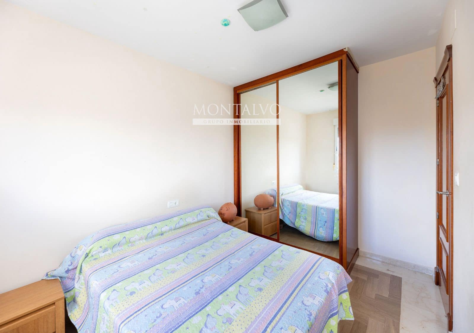 4 makuuhuone Huvila myytävänä paikassa Gojar mukana uima-altaan 
autotalli - 330 000 € (Ref: 9593151)