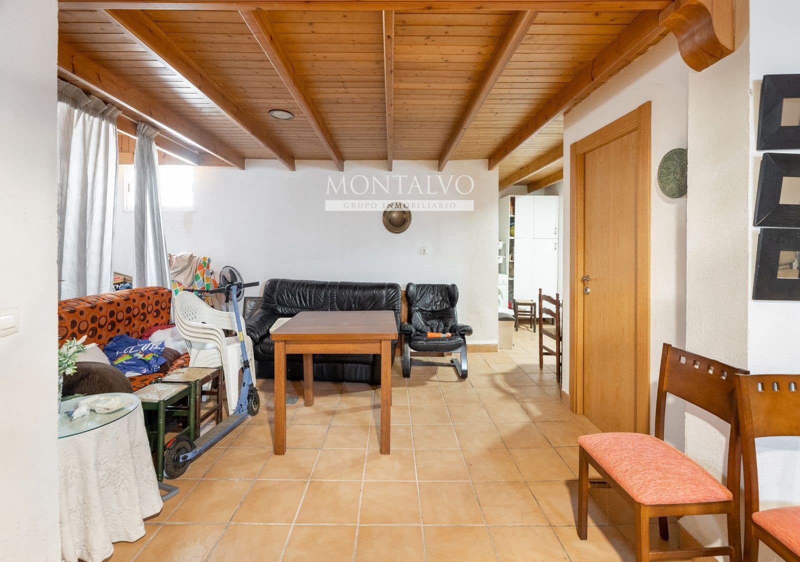 4 makuuhuone Huvila myytävänä paikassa Gojar mukana uima-altaan 
autotalli - 330 000 € (Ref: 9593151)